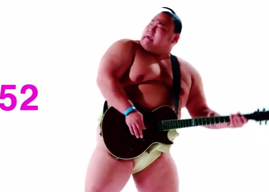 相撲ロックバンド（Rockin' Sumo Band）の「ザ・ムーヴバンド」PV