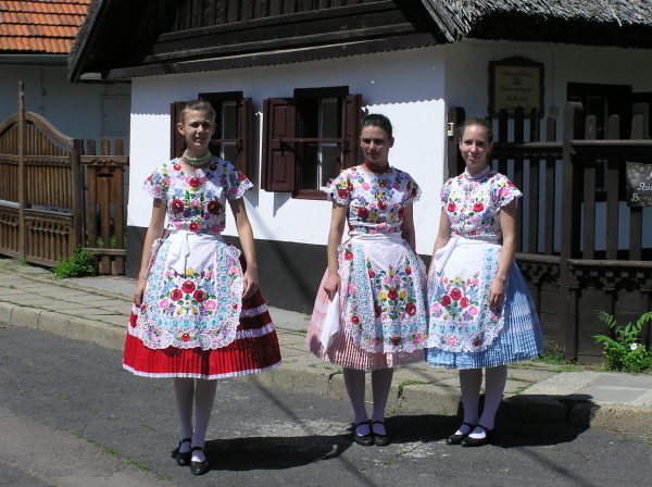 ハンガリー民族衣装/フォークダンス/カロチャ/刺繍