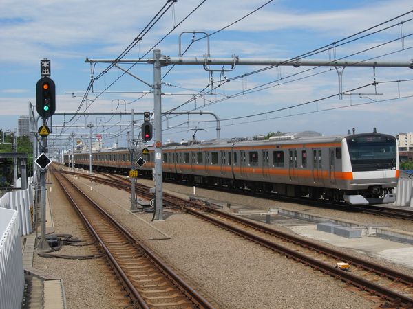 武蔵境駅に進入する中央線E233系