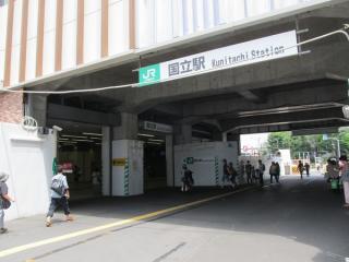 駅舎外を通る通路は7月13日を以って閉鎖された