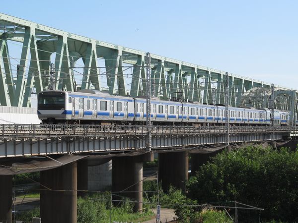 利根川橋梁を渡るE531系